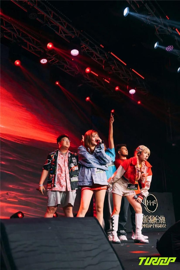 APP下载关于上海久事训练开放日，转会期迎来里程碑引欢呼，欧超杯在即，临场指挥获称赞的信息